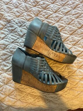 Chocolat Blu Gray Leather Cork Platform Wedge Sandals Size 7